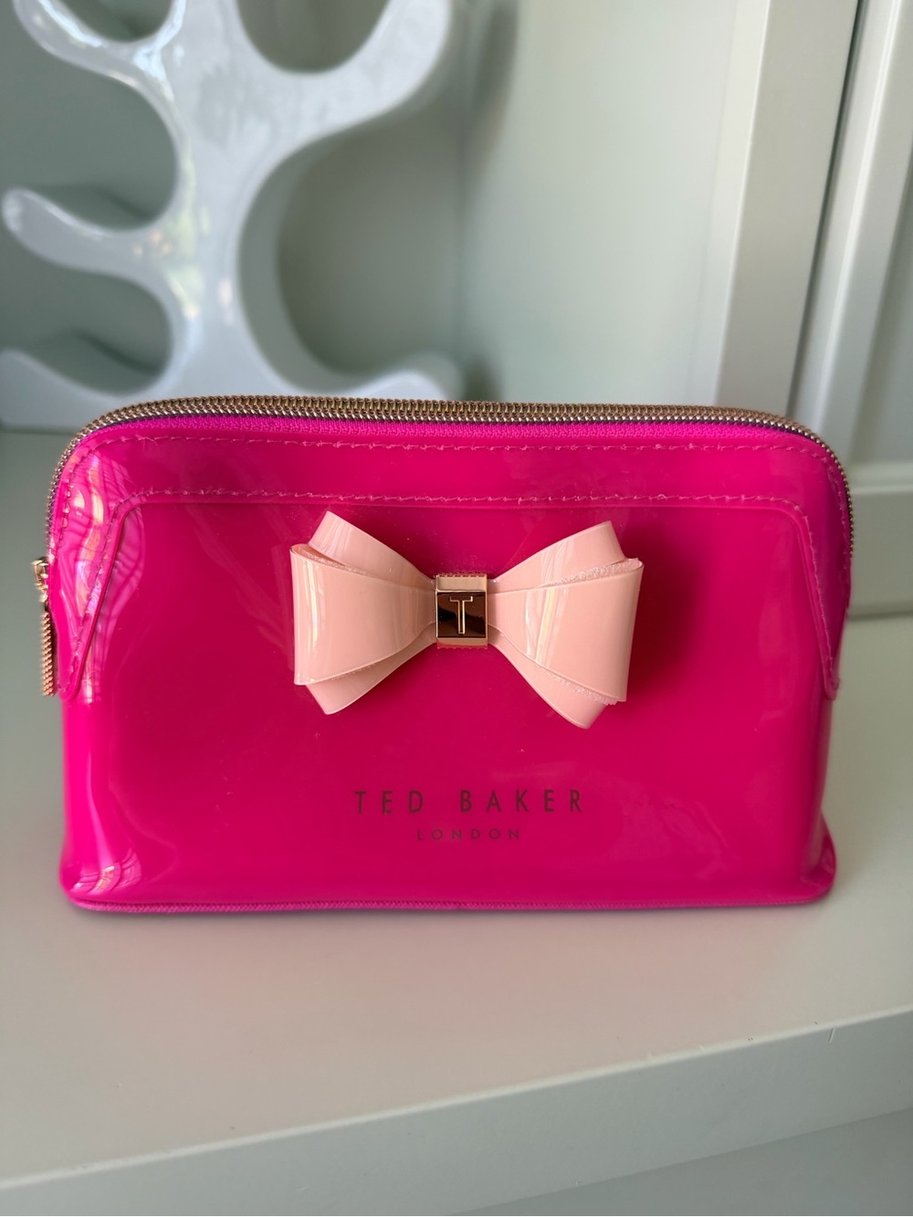 TED BAKER London Hot Pink Dome Shape Cosmetic Makeup Bag Pouch Women’s Like New